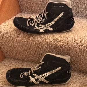 ASICS 10.5 black/grey wrestling shoes
